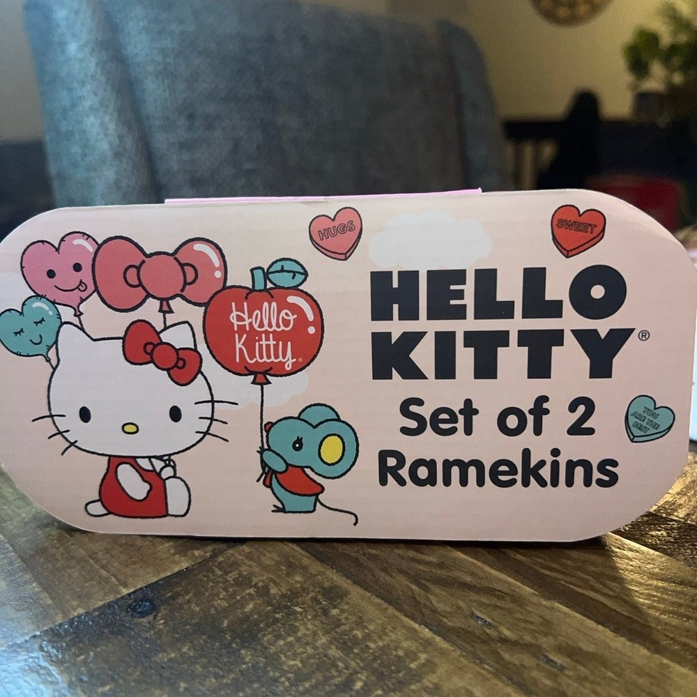 Hello Kitty ramekins - Picture 2 of 3